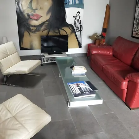 A 80 M De La Superbe De La Fossette, Maison Facon Loft * لو لا فاندو